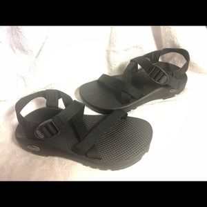 NWOT Chaco black sandals Z/1 classic